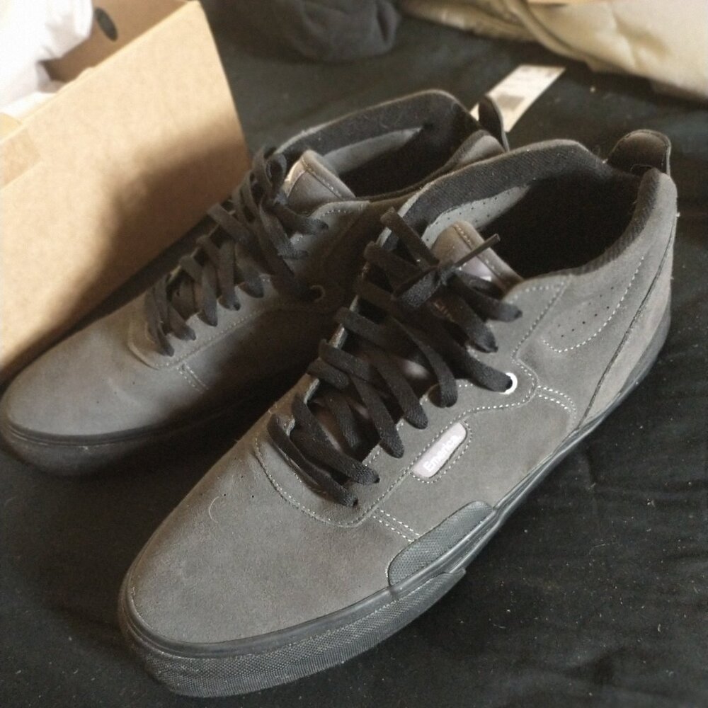 Emerica Pillar skate shoes, grey size 13, new